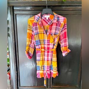 Super cute NWOT belted plaid maternity shirt by Motherhood — size M